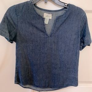 Like new, denim Levi’s short sleeved shirt